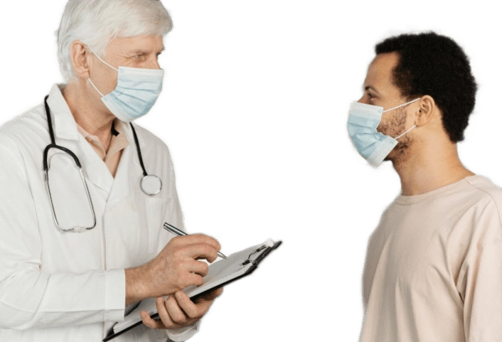 доктор разговаривает с пациентом с глиобластомой