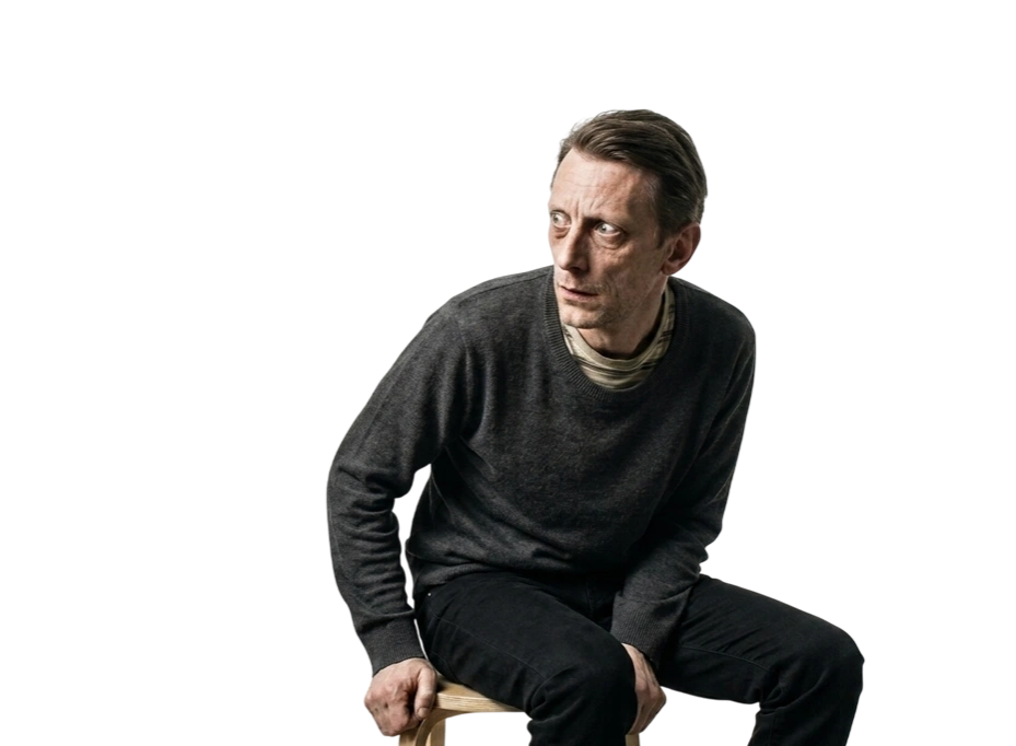 мужчина с признаками паранойи